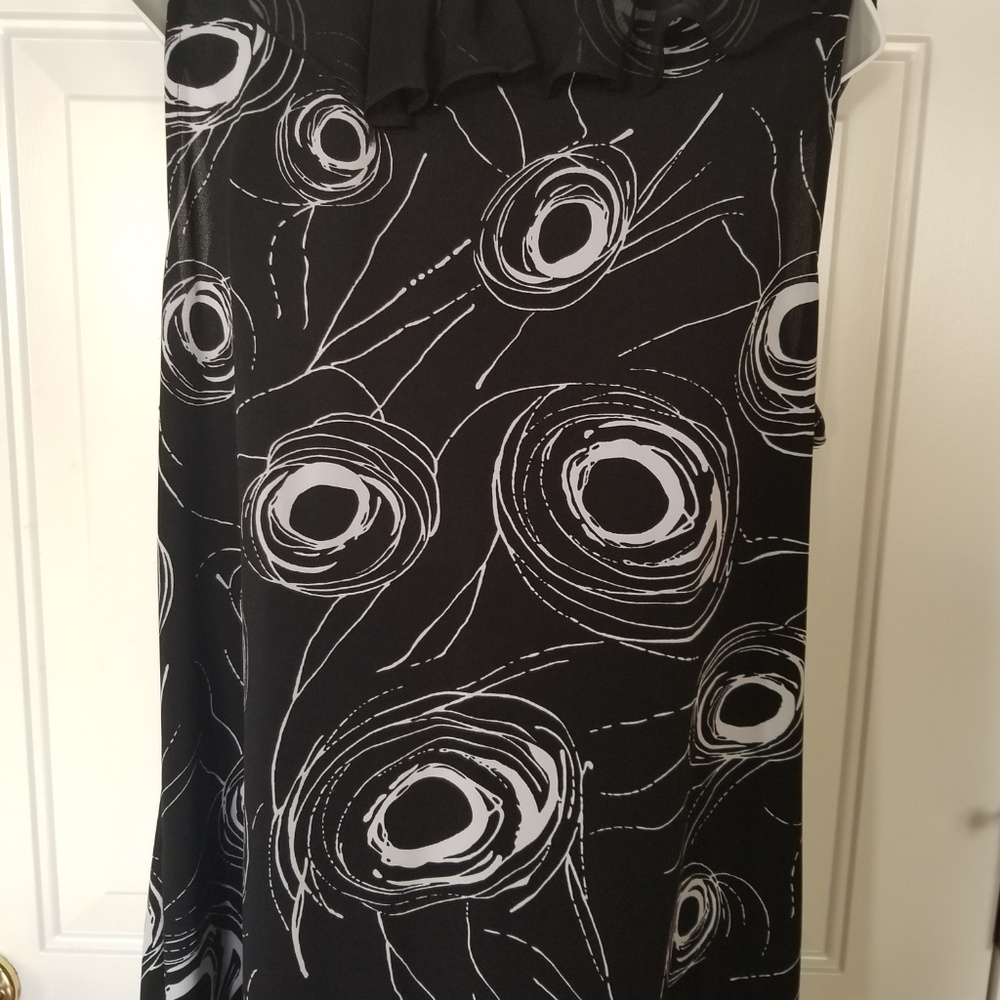 Black&White Sleeveless Top w Ruffle Collar & Tie - Picture 3 of 5